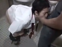 公衆トイレでゲイと3Pする事にハマってしまった童顔の男子学生